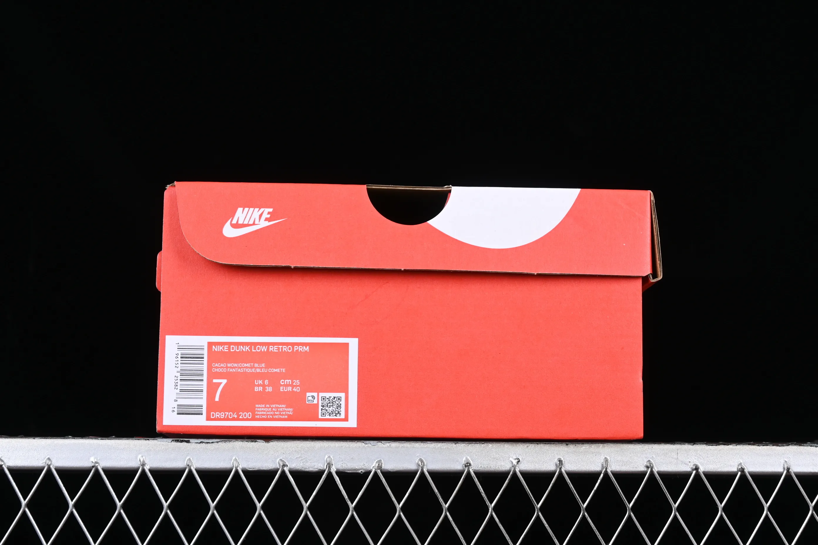 All Categories Nk SB Dunk Series Nk SB Dunk Low Low-top Sneakers Nk SB Dunk Low "Mars Stone" Mocha Brown SB Smashed Backboard Fashion Casual Sneakers DR9704-200